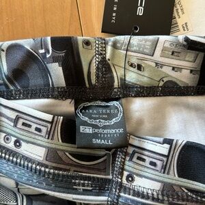 Zara Terez leggings boom box stereo print sz small